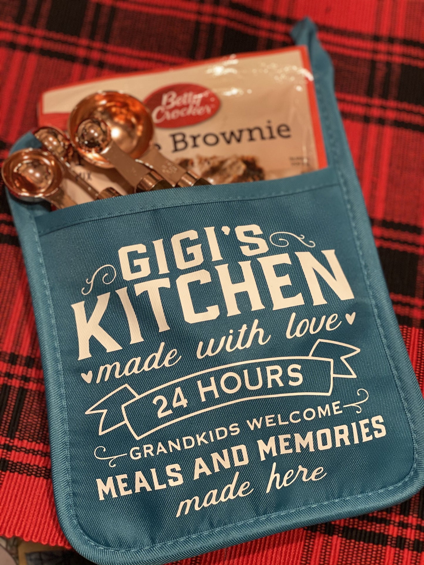 GiGi's Kitchen Potholder Set